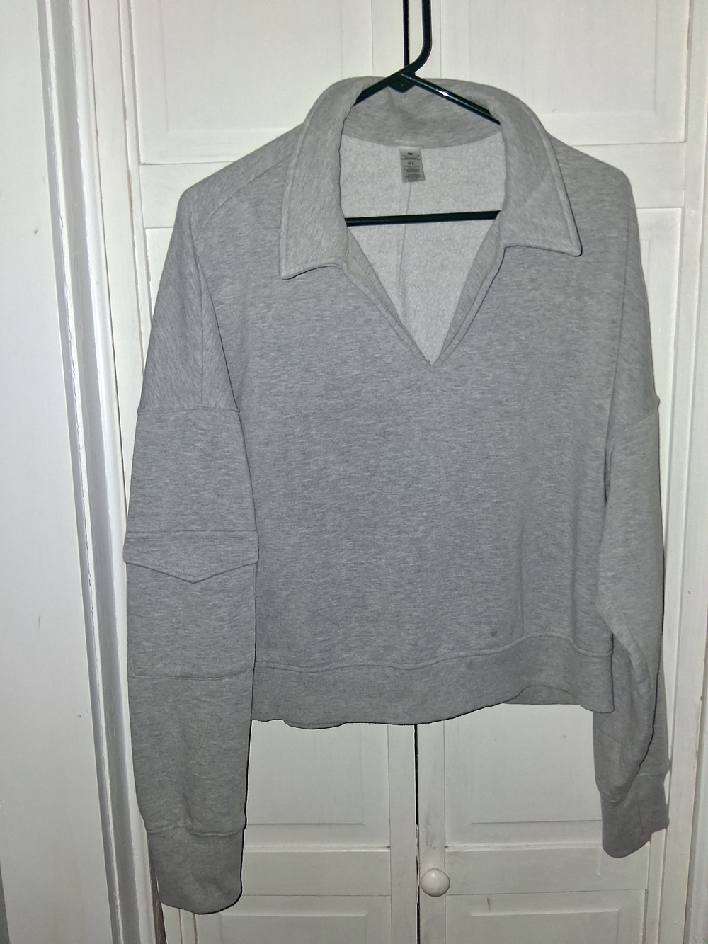 Yogalicious Light Gray Collared V-Neck Pullover Sweatshirt